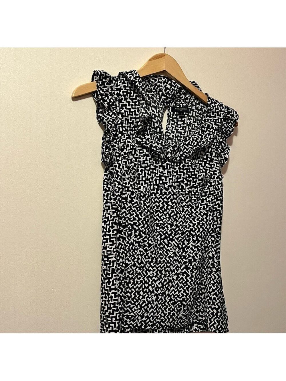 Banana Republic sleeveless sheer blouse ruffle geometric black and white
